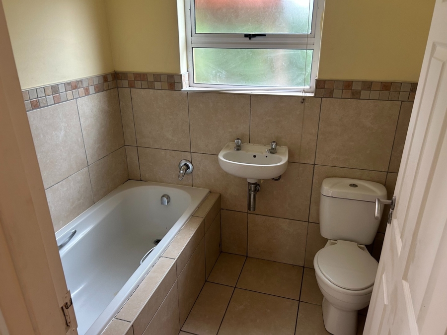 5 Bedroom Property for Sale in Beacon Bay North Eastern Cape